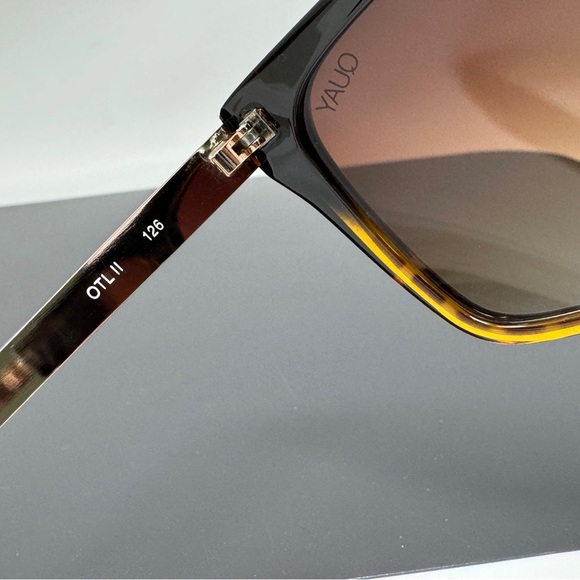 Desi x Quay OTL l l oversized sunglasses excellent - Picture 6 of 12